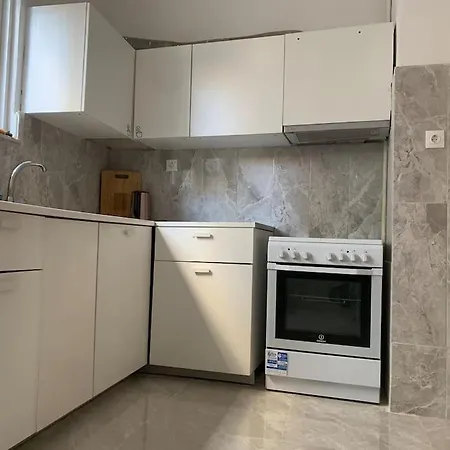 2 Bedroom Dafni Metro